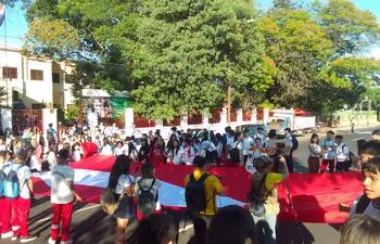 Estudiantes del CNC toman la avenida Eusebio Ayala