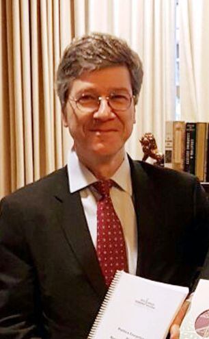 Jeffrey Sachs, economista estadounidense.