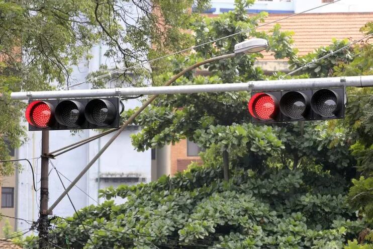 En total, Asunción contará con 150 semáforos inteligentes y 150 "amarillos", que no están conectados aún al sistema central.