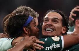 Gustavo Gómez, capitán, ídolo y ahora goleador del Palmeiras.