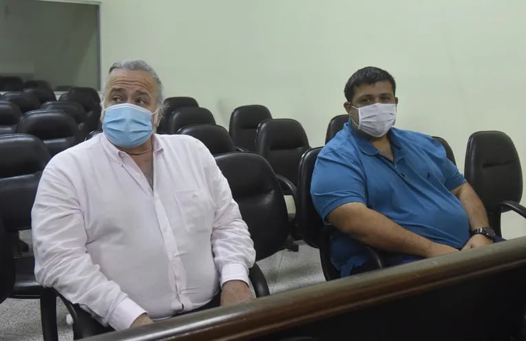 El exsenador Óscar González Daher y su hijo el concejal de Luque Rubén González Chaves. Una vez más el juicio por enriquecimiento ilícito se posterga. Esta vez porque tienen covid.