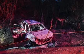 Imagen de los restos carbonizados del automóvil en el que los candidatos a la alcaldía Karina García y otros cinco fueron asesinados a tiros, en una zona rural de Suárez, departamento de Cauca, Colombia, el 2 de septiembre de 2019.