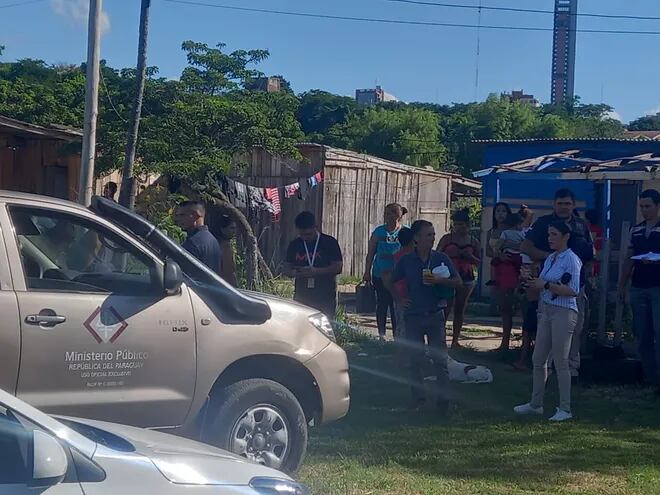 Hallan cadáver de un hombre mayor en el barrio 12 de junio en inmediaciones de la Costanera de Asunción.
