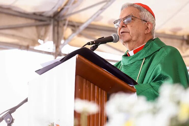El cardenal de Paraguay, Adalberto Martínez Flores, ofrece su primera misa como primer cardenal paraguayo