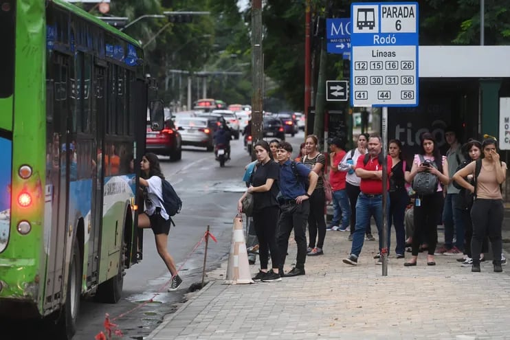 El servio de transporte público no ha mejorado con el subsidio a transportistas, según el senador liberal Sergio Rojas.