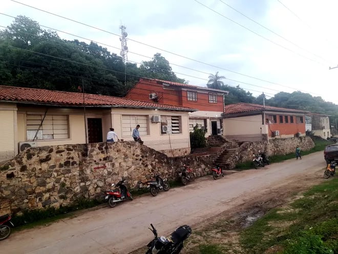 Local del Hospital Regional de Fuerte Olimpo en cuyas dependencias funciona una pequeña sala del Instituto de Prevision Social.