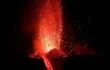 el-volcan-mas-activo-de-europa-el-etna-expulsa-lava-durante-su-erupcion-iniciada-este-lunes-efe-214659000000-1558598.jpg
