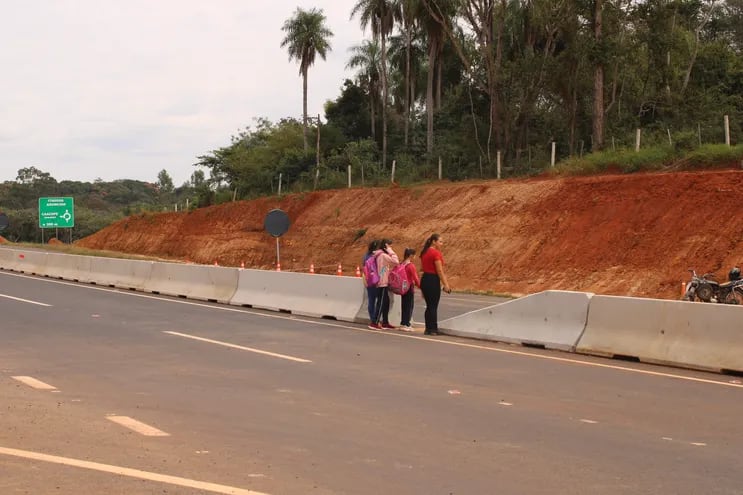 Carreras clandestinas en la zona de obras de ampliación del km 55 de la ruta PY02 Caacupé