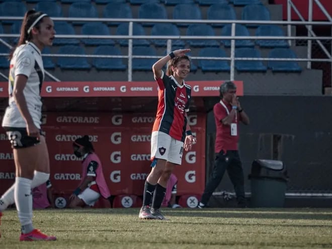Lourdes González Oliveira festeja el gol de la victoria de Cerro Porteño en el estreno de la Copa Libertadores Femenina 2021.