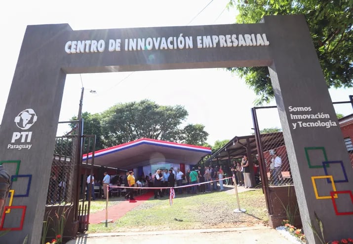 Fachada del local inaugurado como Centro de Desarrollo Empresarial en Alto Paraná. El objetivo es descentralizar la atención a emprendedores en la capital.