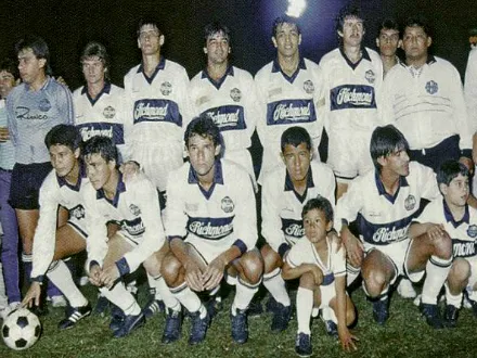 Equipo de Olimpia ante el Inter en 1989