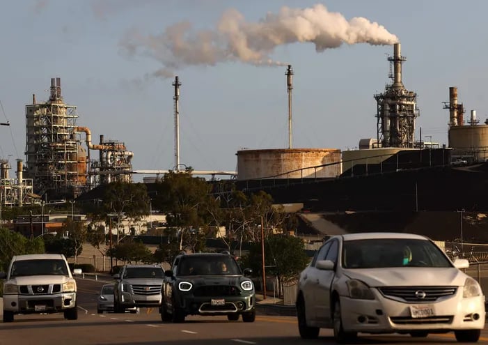 Refinería de petróleo en Los Ángeles.  (AFP)