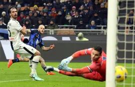 Federico Dimarco anota el segundo gol para el Inter en la victoria 4-0 sobre Udinese.