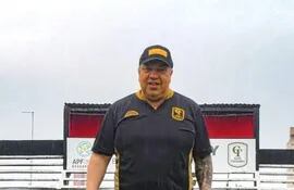 Robert Pereira Molina (54 años), entrenador de Tacuary.