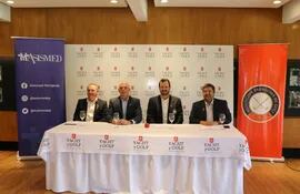 Autoridades de la Asociación Paraguaya de Golf (APG) y del Yacht en el lanzamiento del certamen.