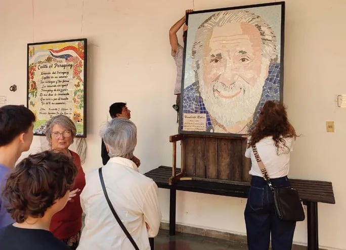Vista de los mosaicos, elaborados por los artistas argentinos Nora Cosso y Julio Saldaña, que serán presentados hoy en la Manzana de la Rivera.