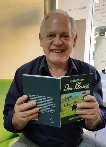 El autor, Joel Vera, de profesión peluquero, incursiona en la literatura con su libro “Relato de don Klaus”, un relato con valores, según sostiene el escritor.