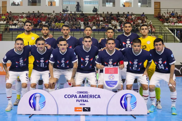 Selección paraguaya, anfitriona de la Conmebol Copa América de Futsal, que otorga cuatro cupos al Mundial 2024. La Albirroja le ganó a Ecuador e igualó contra Chile.