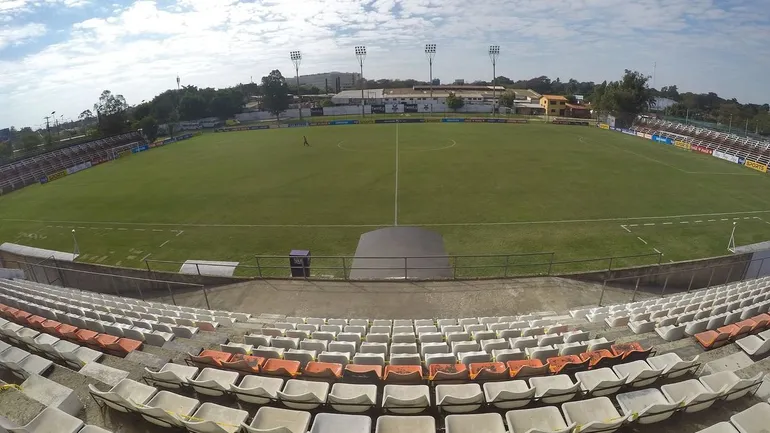 El estadio Adrián Jara de Luque albergará esta tarde el choque más atractivo de la sexta ronda, entre General Díaz y Cristóbal Colón de J. Agusto Saldívar.
