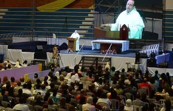 el-fray-colombiano-nelson-medina-fue-el-principal-predicador-de-ayer-durante-el-congreso-eucaristico-arquidiocesano-realizado-en-el-estadio-leon-coun-213721000000-1597359.jpg