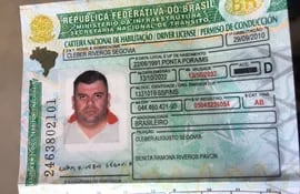 Documento brasileño de Cleber Riveros Segovia, alias Dogao, encontrado en la escena del crimen.