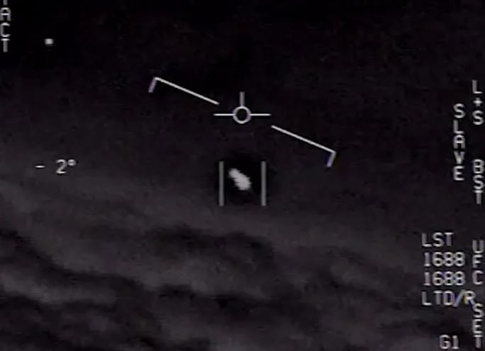 Un objeto volador no identificado en una imagen capturada por un avión militar estadounidense en 2015.
