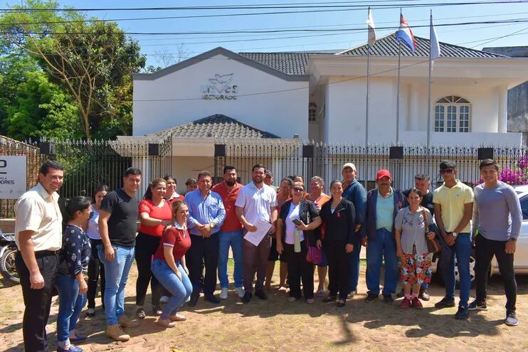 Autoridades y pobladores de Independencia que trabajaron en el proyecto para la habilitación de una facultad en Independencia.
