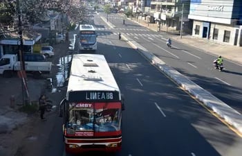 Pocos buses en Asunción, en este Sábado Santo.