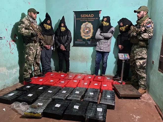 Cuatro detenidos y 212 kilos de marihuana incautada esta tarde en Salto del Guairá.