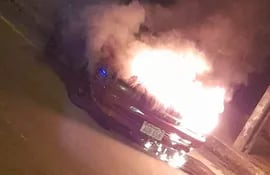 Momento en el que el vehículo se incendió.