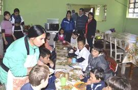 Unos 700 niños de Carapeguá deberán esperar hasta que pongan en regla las documentaciones para la provisión del almuerzo escolar.