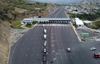Vista de una carretera en Quito en una foto captada en marzo pasado.