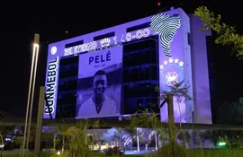 Homenaje de la Conmebol a Pelé.