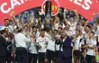 Los futbolistas de Colo Colo festejan con el trofeo de campeón después de conquistar la Copa Chile 2023.