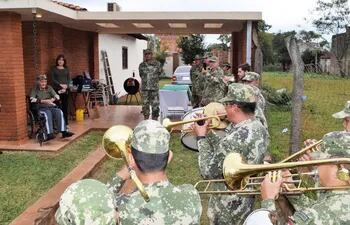 la-serenata-de-la-banda-de-musica-del-colegio-militar-de-sub-oficiales-del-ejercito--215037000000-1742082.jpg