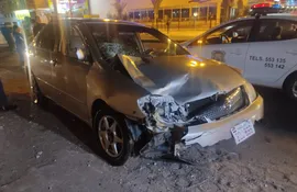 Un vehículo embistió a una mujer sobre la avenida Eusebio Ayala de Asunción.