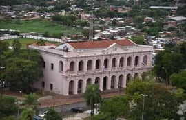 El edificio del Centro Cultural de la República "El Cabildo", uno de los unos de los patrimonios arquitectónicos de Asunción.