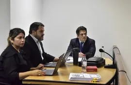 Cristian Turrini y el Abg. Eduardo Cazenave en una de las audiencias del juicio oral que afronta el ex director de la TV Pública.