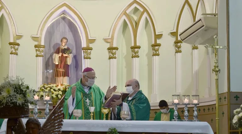 El obispo de la Diócesis de San Lorenzo, monseñor Joaquín Robledo, quien tendrá a su cargo la celebración de la misa central.