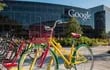Los gigantes de la tecnología contratan menos y los ingenieros adoptaron plenamente el teletrabajo, pero Google abre nuevas oficinas futuristas en Silicon Valley, que observa asentarse nuevas tendencias del mundo del trabajo.
