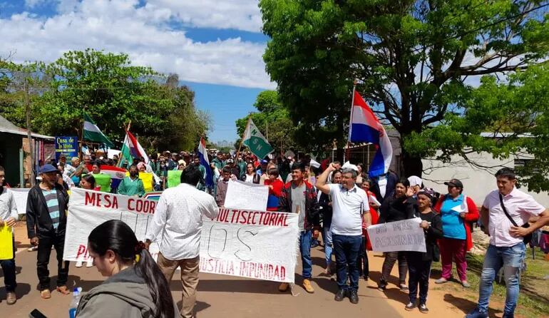 Caminata de protesta contra la delincuencia en Yrybucuá.