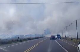 Siguen las quemazones: reportan incendio en la ruta Luque - San Bernardino