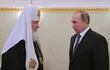 el patriarca de la iglesia ortodoxa de Rusia, Kiril, junto al presidente ruso, Vladimir Putin. (archivo)