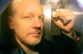 Julian Assange, que lleva cinco años detenido en Reino Unido y al que la justicia británica concedió este lunes la posibilidad de apelar su extradición a Estados Unidos, se convirtió en una pesadilla para este país.