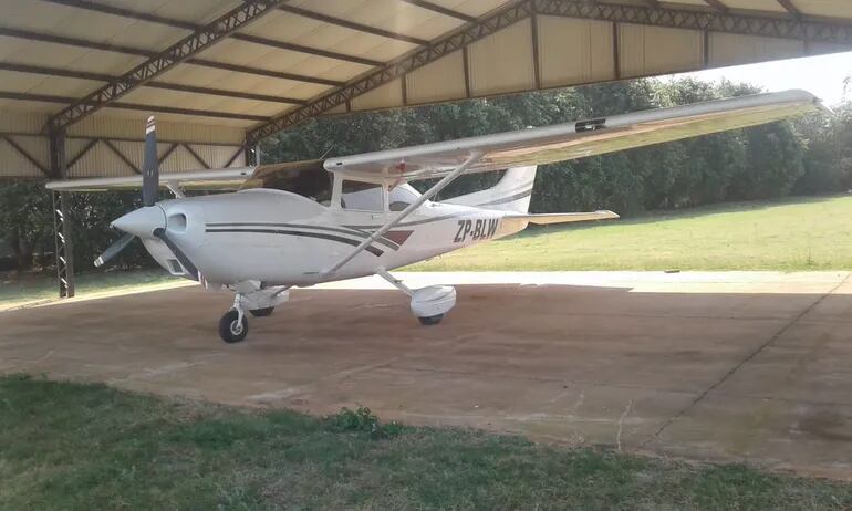 VDB Una avioneta ubicada un uno de los hangares de donde fue robada una aeronave.