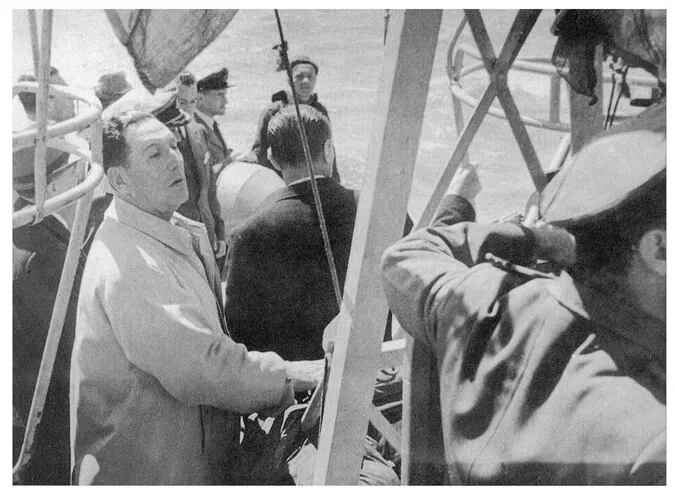 Juan Domingo Perón en la cañonera Paraguay, tras el golpe militar de 1955
