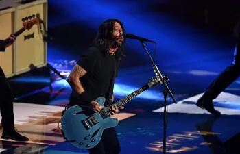 El músico norteamericano Dave Grohl toca con los Foo Fighters durante el 2021 MTV Video Music Awards en Barclays, Brooklyn, New York.