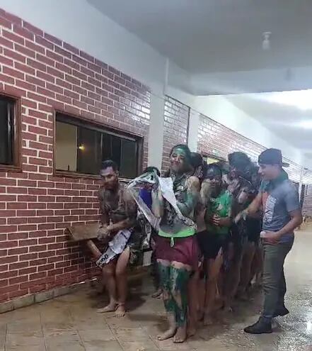 Estudiantes de la UNA filial en San Pedro organizaron un “bautismo” que terminó con dos intoxicados.