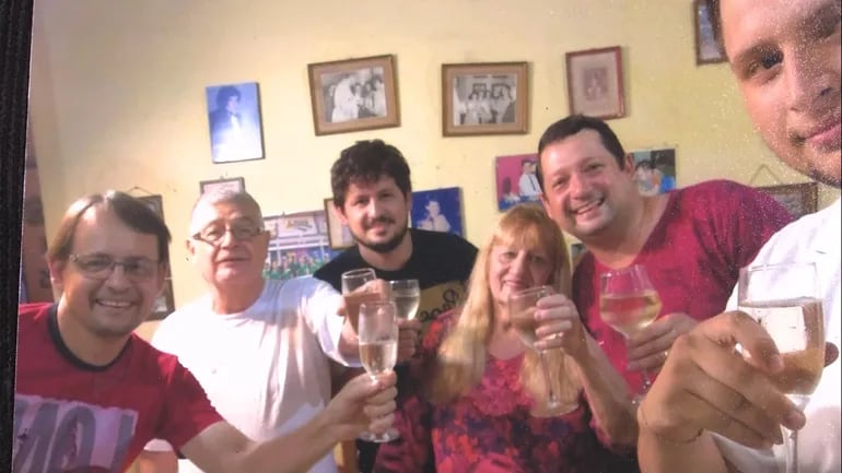 La familia, Agusto Recalde y Gabriel Recalde médico fallecido por COVID 19. (Fotos Gentiliza)