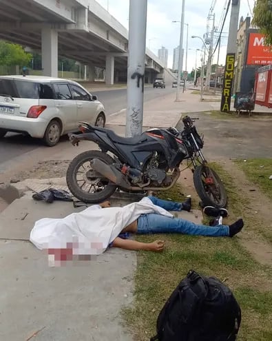 Motociclista falleció tras chocar contra una columna en zona del Jardín Botánico.